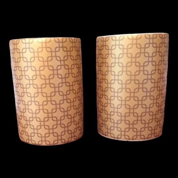 222 fifth white/gold cofffee mugs set of 2 - Picture 2 of 6